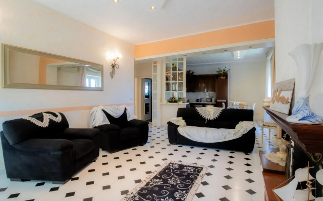Three-room apartment with sunrise view from the sea-Mare In Vista