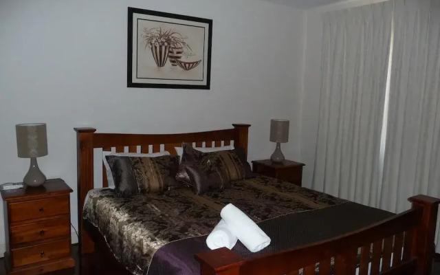 City Escape 3BD in Adelaides East End 6