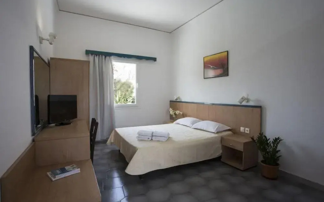 Sunrise Studios in Perissa