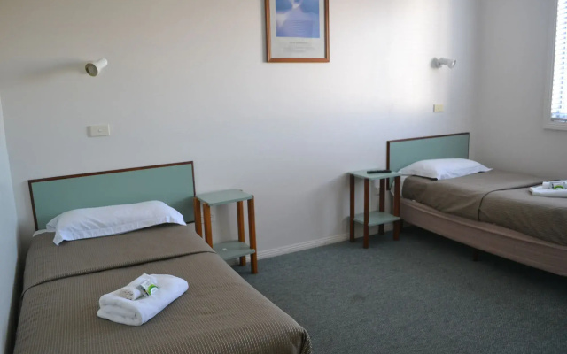 Hobart Tower Motel