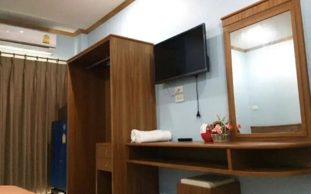 Nida Rooms Navy Blue Makhamtia