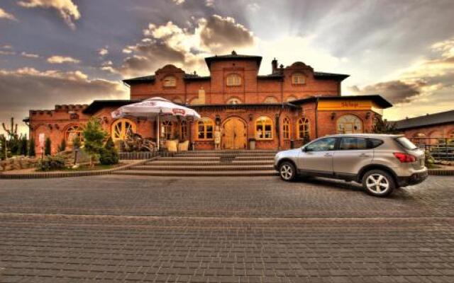 Hotel Staropolska Рава-Русская вид на фасад