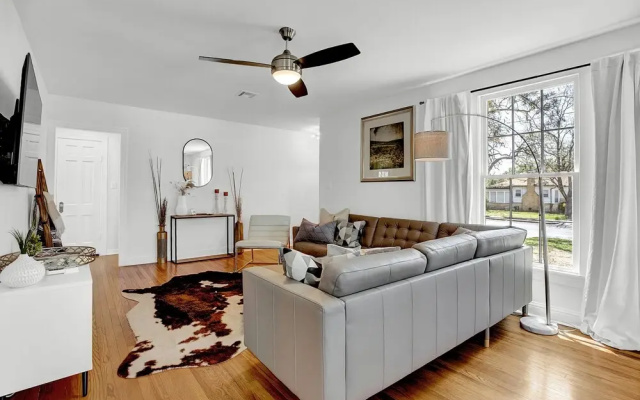 Stunning Luxury Rental Near Main W/hot-tub&firepit