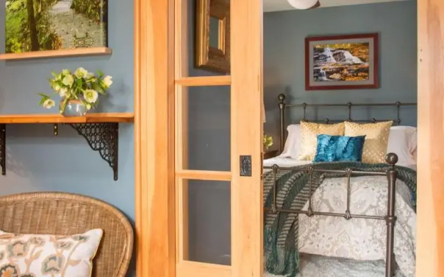 Gothic Eves Inn and Spa Bed and Breakfast