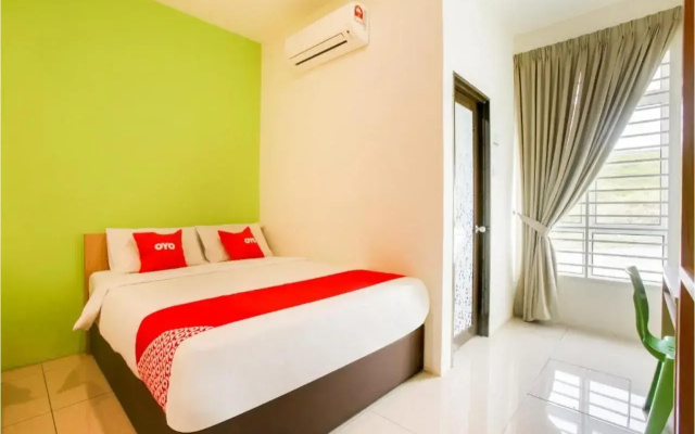 OYO 89677 Sunflower Hotel