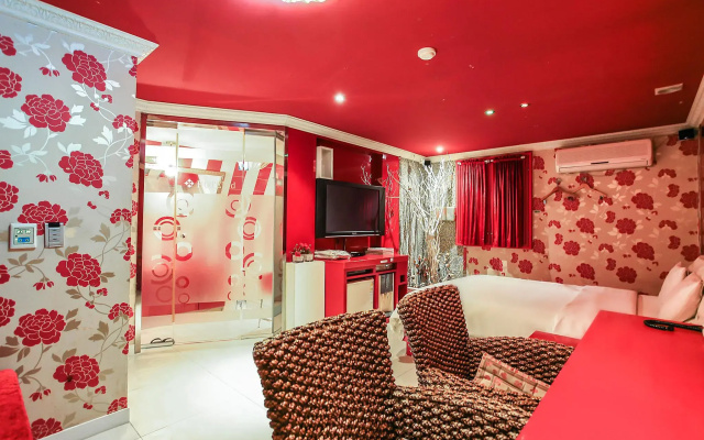 Hotel-D