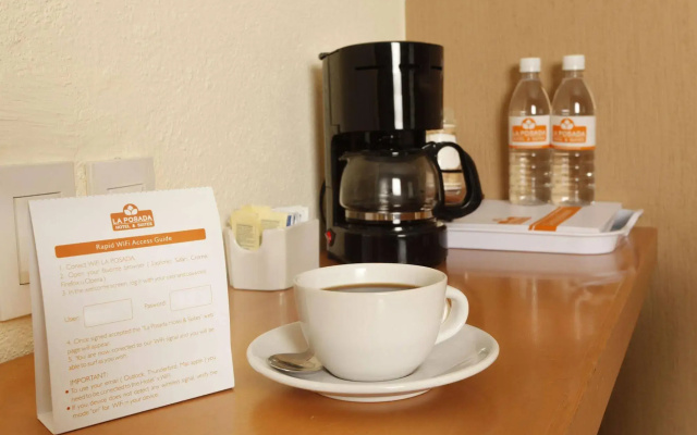 La Posada Hotel & Suites