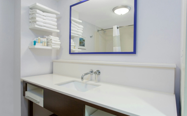 Hampton Inn & Suites Albany Airport