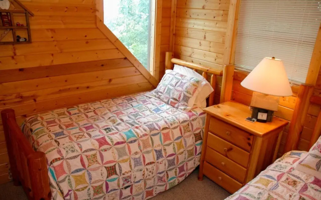 ON THE RIDGE - 3 Br Cabin