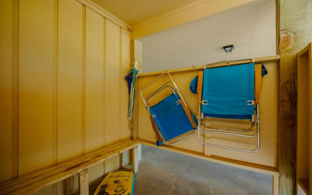 Pelican Palace by Oak Island Accommodations