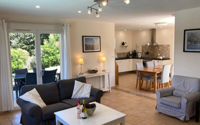 Comfortable Villa With Jacuzzi