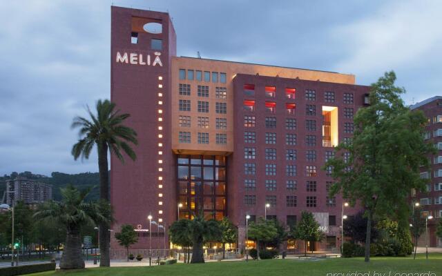 Hotel Melia Bilbao вид на фасад