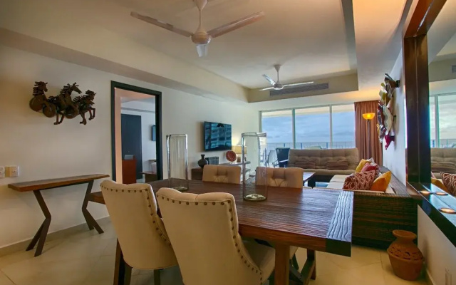 Wake Up To Sounds Of The Ocean Condo