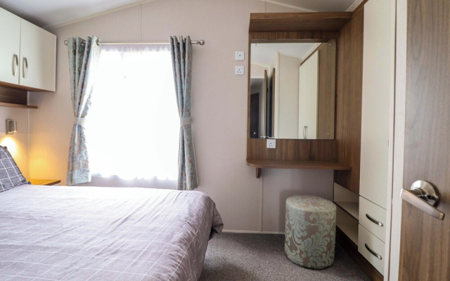 Sea Breeze C38 Dyffryn Seaside Estate
