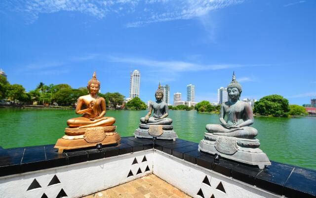 Отель Yoho Ruwanpura Place