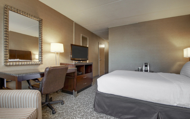 Holiday Inn Westbury - Long Island by IHG