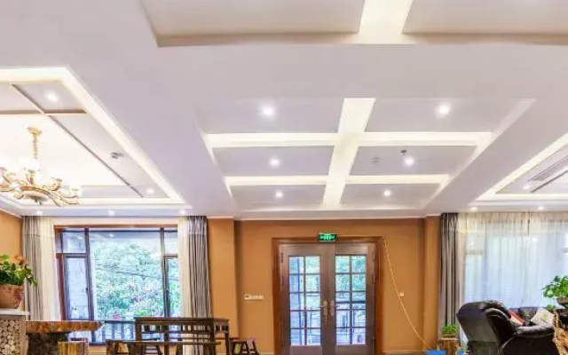 Qinyuan Shanju Private Garden Holiday Villa