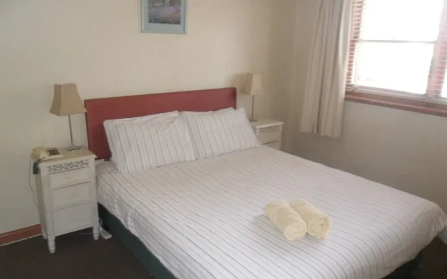 Australian Home Away @ Moonee Ponds