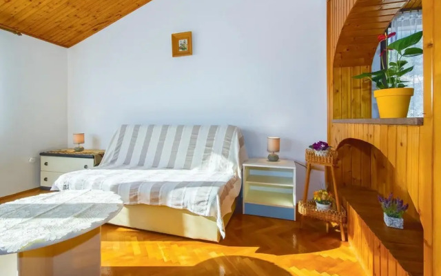 Amazing Apartment in Podstrana With 3 Bedrooms and Wifi