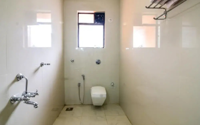 Villa - Sleeps 8 - Garden - Parking - Patio