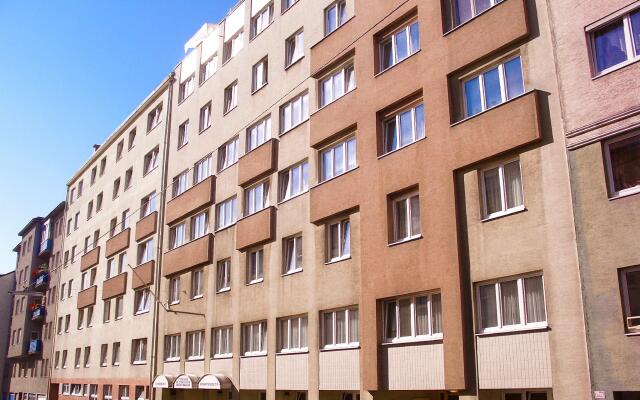 Отель myNext - Westbahnhof Hostel One Австрия, Вена - 1 отзыв об отеле, цены и фото номеров - забронировать отель myNext - Westbahnhof Hostel One онлайн вид на фасад