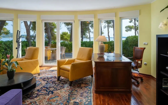 Awesome Home in Sibenik With Wifi and 3 Bedrooms