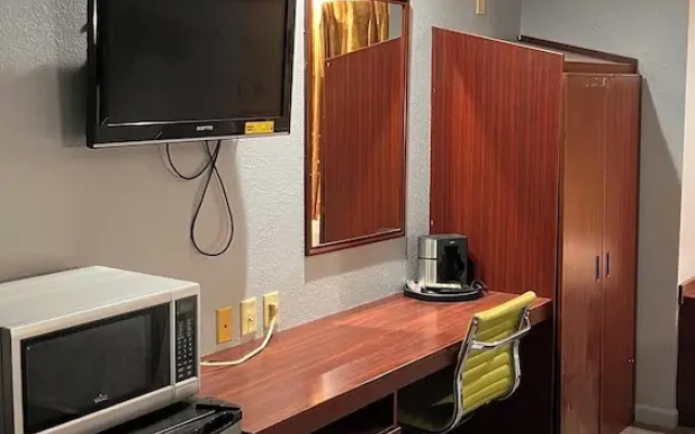 BlissPoint Inn & Suites, Northwood