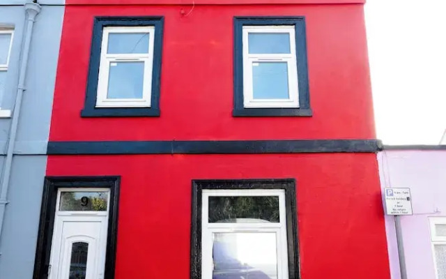Gloucester-4 Bed Home for Work & Leisure