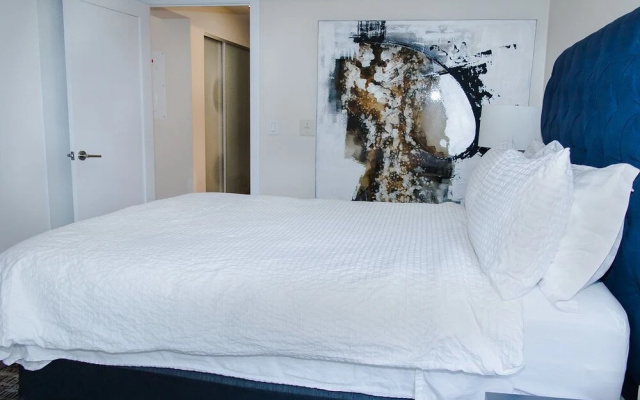N2N Suites - Heart of the City - Downtown Suite offered by Short Term