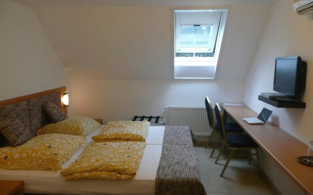 City Hotel