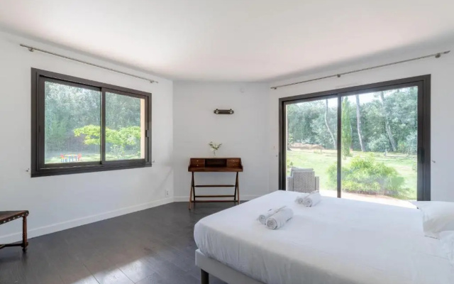 Charmante maison moderne avec grand jardin