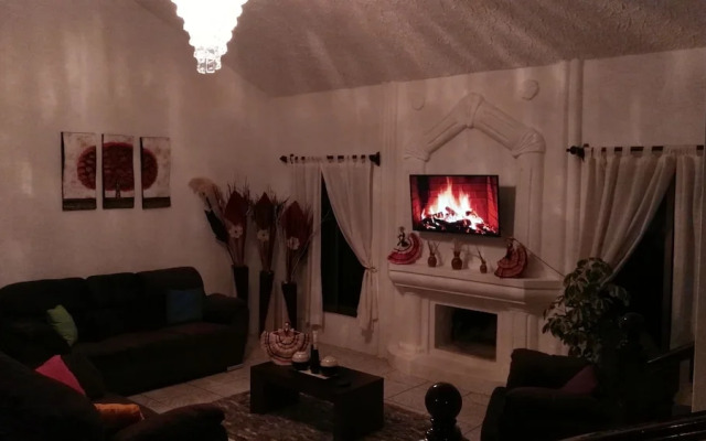 Lia Ajijic - Lakeside B&B