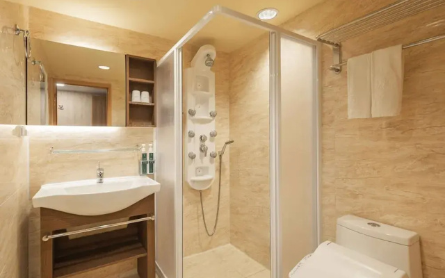 Kindness Hotel Tainan Chihkan Tower
