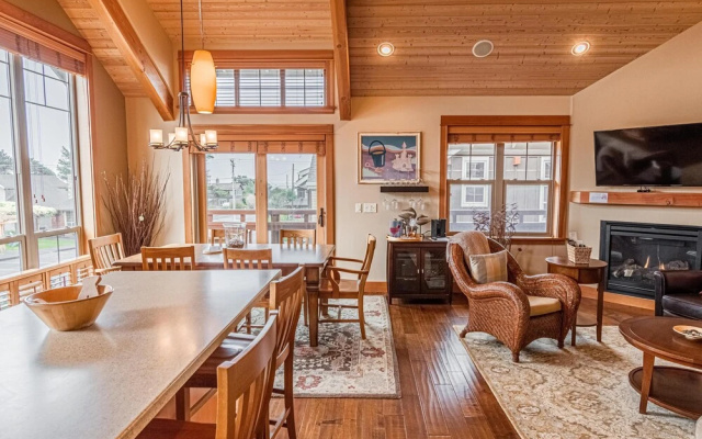 Lodges at Cannon Beach C2