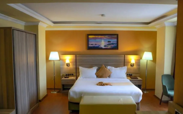 Holiday Hotel
