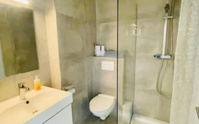 Large 1 bedroom with Terrace & Parking