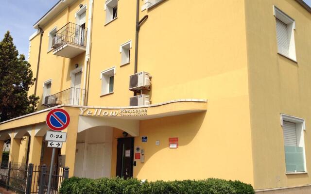 Отель Residence Yellow Римини вид на фасад
