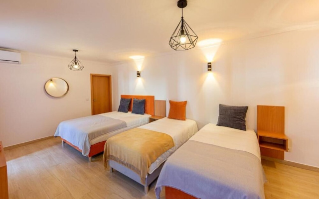 Luxury Palm Suites