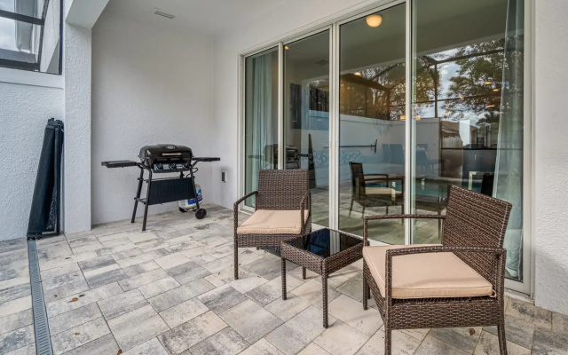 Pleasant Townhome with private pool near Disney