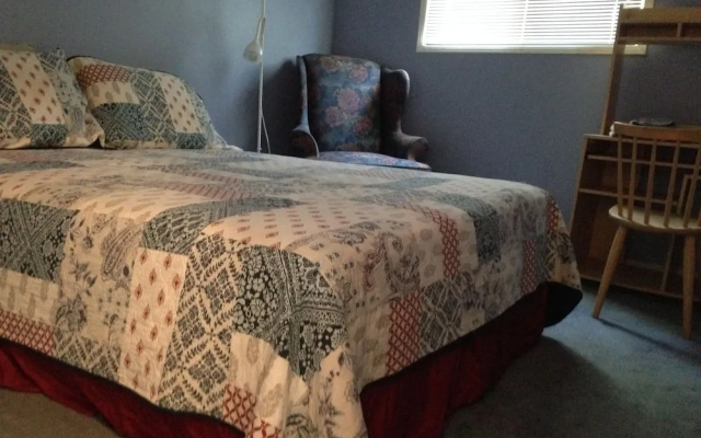 Warbler's Roost Country Inn B&B