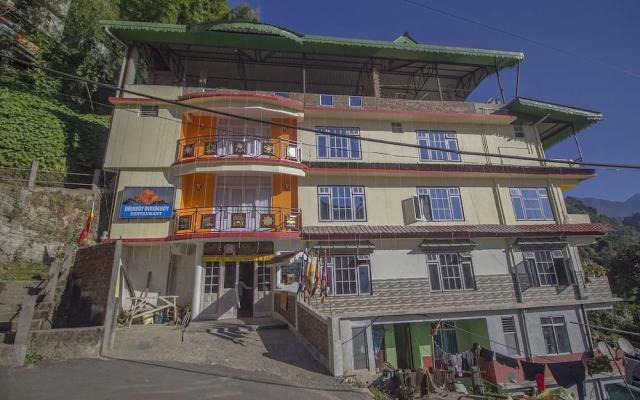 Oyo 24247 Hotel Everest Mansion