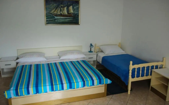 Apartments Zdravko-150m from beach