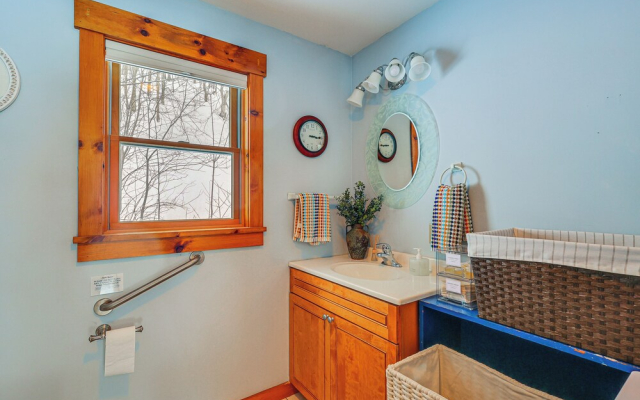 All-season Lake House Between Okemo & Killington!