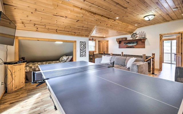 Rockaway Beach Hideaway w/ Hot Tub & Fireplace!