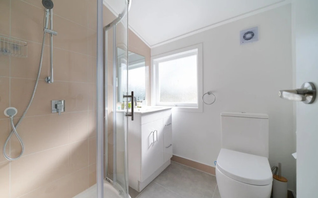 Takapuna Modern Vacation Home