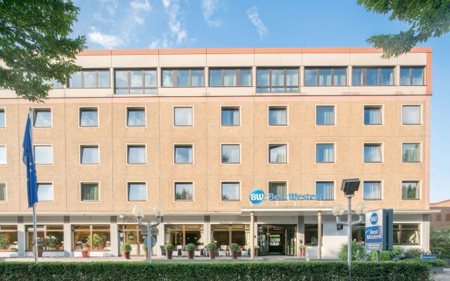 Best Western Hotel Hamburg International вид на фасад