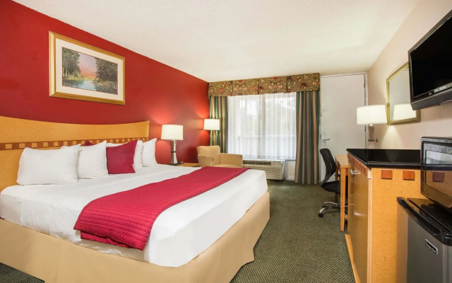 Ramada by Wyndham & Suites Warner Robins