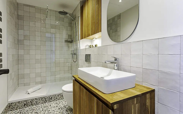 1-bed Apartment: Close to Wimbledon Station