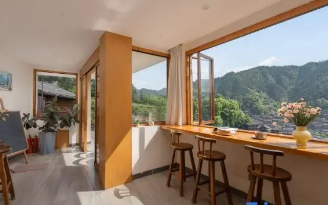 Mountain Live Inn (Xijiang Qianhu Miao Village Store)