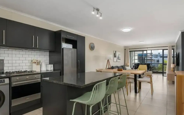 Modern 2 Bed Century City Apartment, Pool + Braai